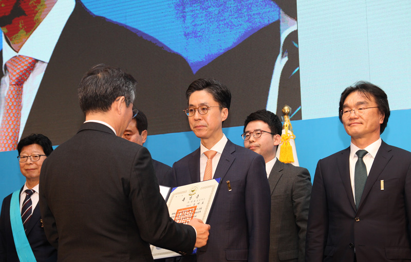 송재호 회장 은탑산업훈장 수상 현장